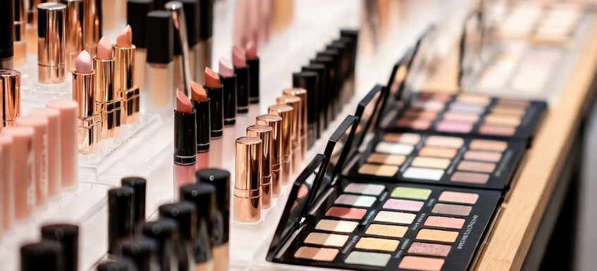 化粧品業界を揺り動かす「3つの追い風」